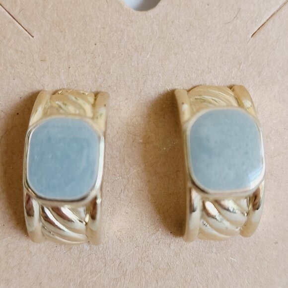 Unknown Brand Gold Tone w/colored Stone Center Stud Earrings Vintage‎ Ladies